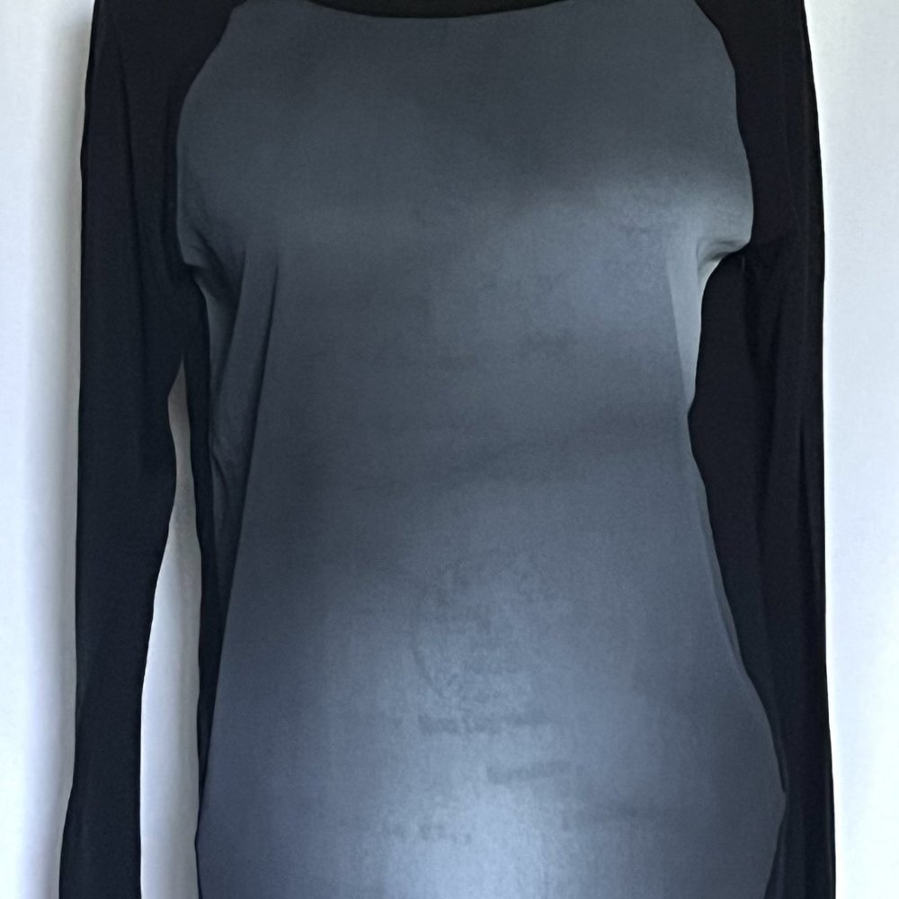 Tahari‎ Blouse Size Medium Black and Gray Raglan Long Sleeve Ombre